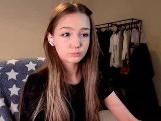 honeycomfya cam babe masturbates and gets great cum show online
