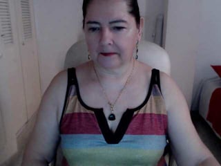 leonela-68 cam girl loves dirty fucking on camera