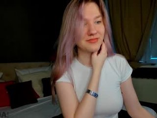 mariel_brown cam girl with a beautiful feet and ass