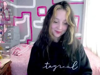 vero_doll12 latina cam babe enjoys her hairy pussy stuffed online