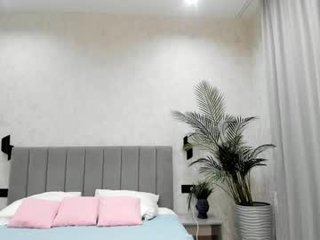 kelly_mint webcam girl with big tits enjoys hot and sensual live sex