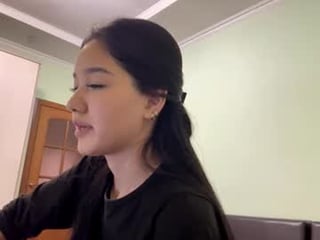 williavandewalker asian cam girl shows perfect ass