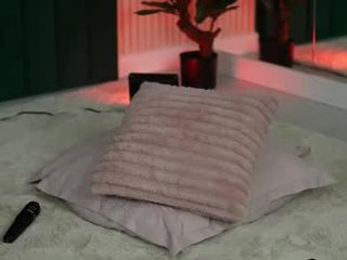 irisnightshade brunette cam girl wants dirty cum show