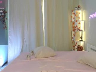 nikkikiss__ english cam girl show his beauty legs online
