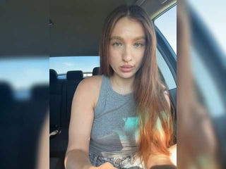 tereza- depraved brunette cam girl presents her pussy sodomized