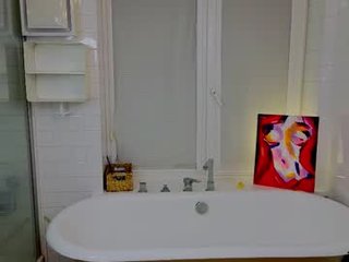 yummyemiily brunette cam girl sucks dick online