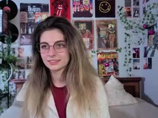 lelahcaminero sex cam with a horny cute cam girl that's also incredibly naughty