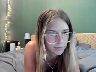 oliviahansleyy teen cam babe wants to be fucked online as hard as possible