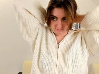 daryleyre sex cam with a horny cute cam girl that's also incredibly naughty