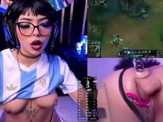 nyveth naked cam girl loves ohmibod vibration in her tight pussy online