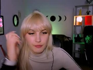 keylas_moan blonde cam babe in the chatroom offers her holes for banging