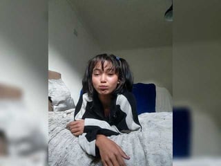 sashaslevan brunette cam babe loves getting her cunt banged online