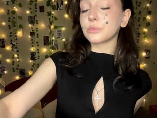 yanamias depraved brunette cam girl presents her pussy sodomized