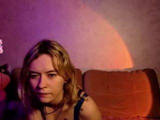 demonacast english cam girl show his beauty legs online