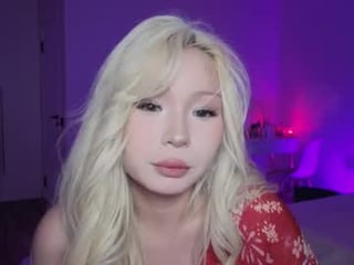 sirenveya sweet lips wrap his cock around and hot mouth starts sucking it