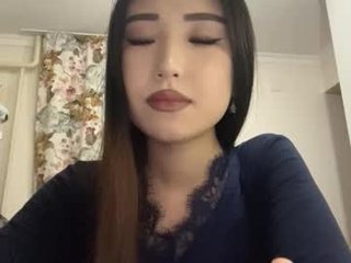 jasminebade brunette cam girl loves being a submissive kink slut
