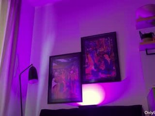 dgtlgrl beautiful cam babe has the ever-willing mens at her service, and she uses him for all he's good for