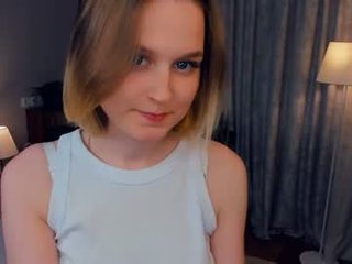 dorettagray cam girl in lingerie wants to kiss on pussy