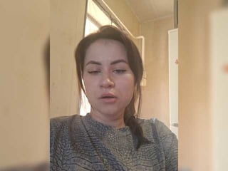 evelina130399 brunette cam babe loves getting her cunt banged online