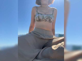 talilia depraved brunette cam girl presents her pussy sodomized