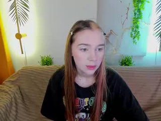 jessiexxiv cam babe loves caresses her clit and pussy at the same time online
