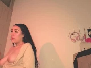 ashlynnlowe_ cam girl loves shoves a glass dildo in her snatch