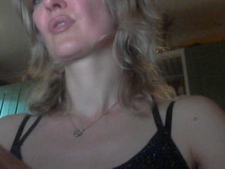 inxs-inxs depraved blonde cam girl presents her pussy drilled