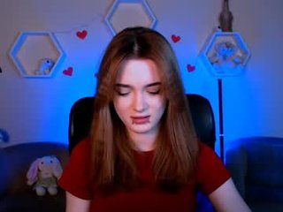 eva_softie brunette cam babe loves getting her cunt banged online