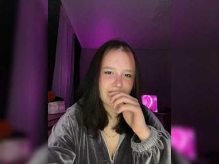 linberglin brunette cam girl with hairy pussy in mesh stocking loves anal