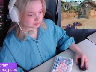alinaadams depraved blonde cam girl presents her pussy drilled