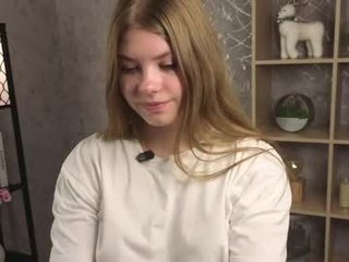 lelafileds cam babe with big tits in private live sex show