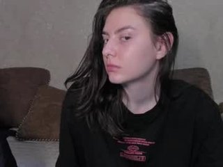 muuur_love sex cam with a horny cute cam girl that's also incredibly naughty