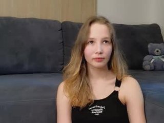 charming_evaa petite asian cam girl in dirty live sex show