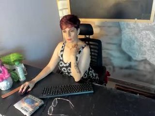 betty_goods__ milf cam babe reached her firm bottom and pink pussy online