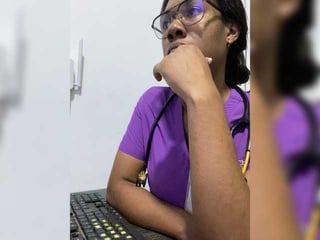regicorleone elegant cam girl in a revealing bra online