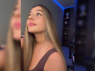 bloomjuliette cam babe wants show beauty kiss live sex