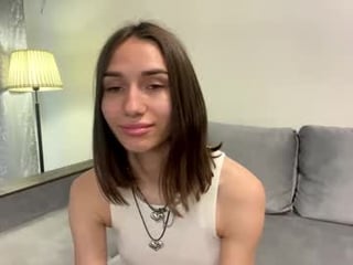 genevalinberg cam babe wants show beauty kiss live sex