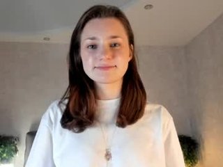 oscarheberle cute brunette cam girl gets her pussy banged very hard
