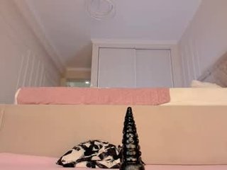 lori_leen asian cam girl shows perfect ass