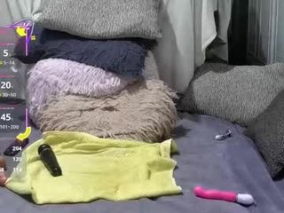 lil_yulee dirty webcam mature loves her pussy drilled