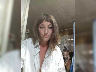 yougirlxxx depraved brunette cam girl presents her pussy sodomized