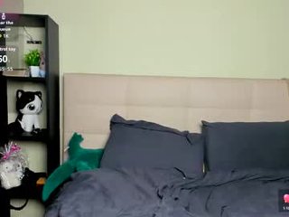 luna_lips cam girl in beautiful lingerie girl shows off her pussy on camera