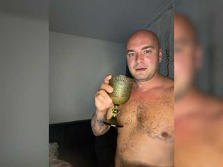 alexmilana russian cam girl thrusts fingers into her slit by turns and changes them in the hope of reaching the best orgasm online