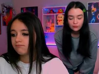 monica_xcx brunette cam babe loves getting her cunt banged online