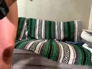 njoythashow english cam girl show his beauty legs online