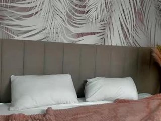 lizzysin depraved blonde cam girl presents her pussy drilled