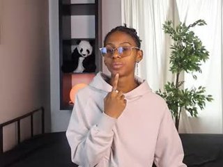 lynx_sun__ cam babe loves caresses her clit and pussy at the same time online