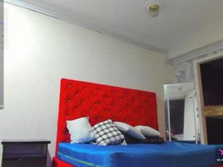 lucia_oregon domina cam girl loves dirty live sex in the chatroom