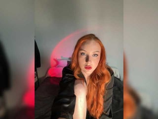 alyna-yluana brunette russian cam girl gives me all my dirty dreams