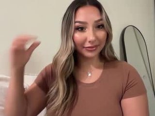 nicolelovesyou444 latina cam babe brings live sex to him online